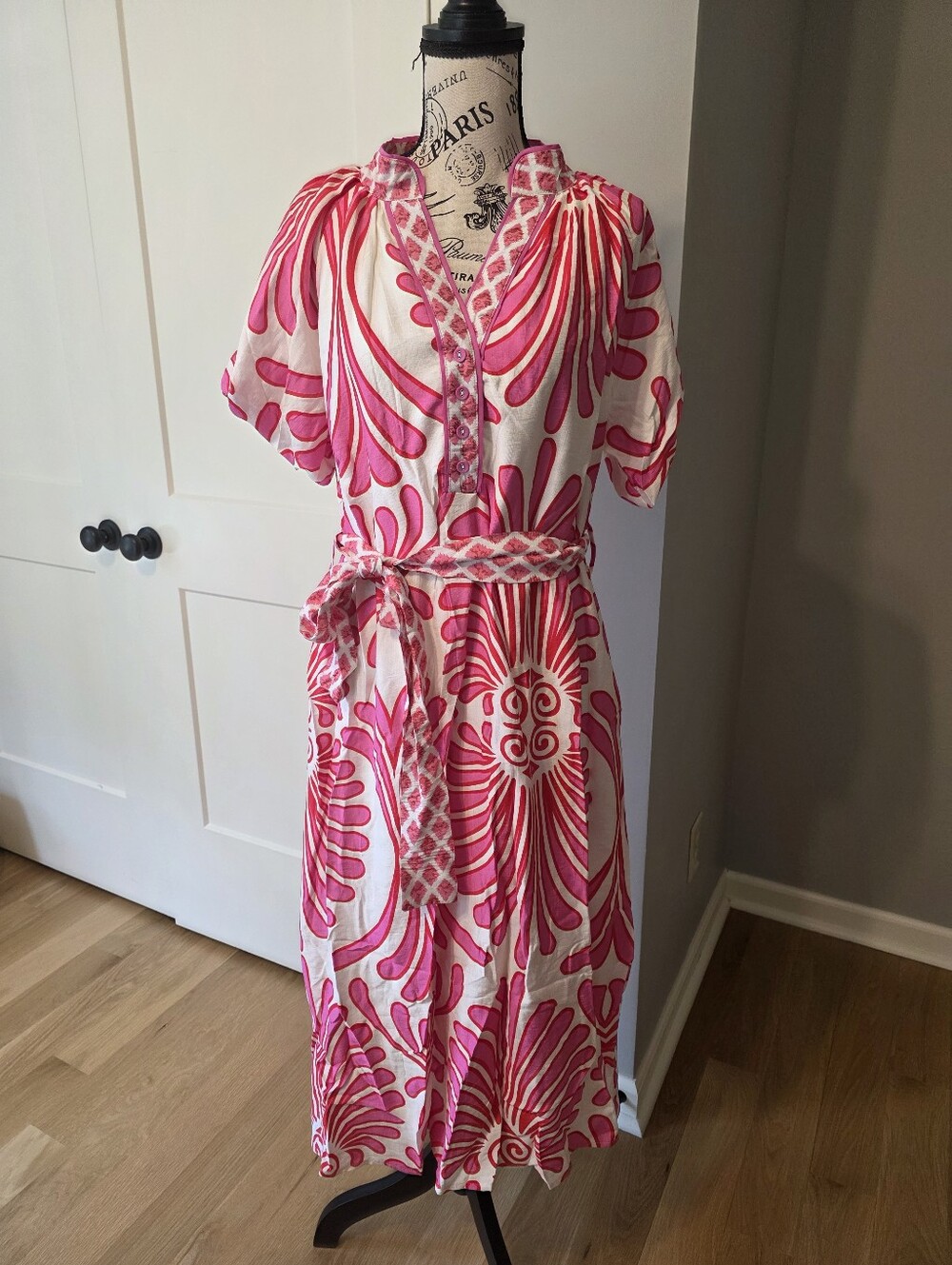 Gorgeous Pink & White Midi Dress with Bold Floral Print-NWT - Picture 8 of 16